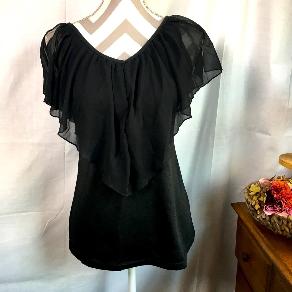 Fancyqube: Black sleeveless top with ruffle